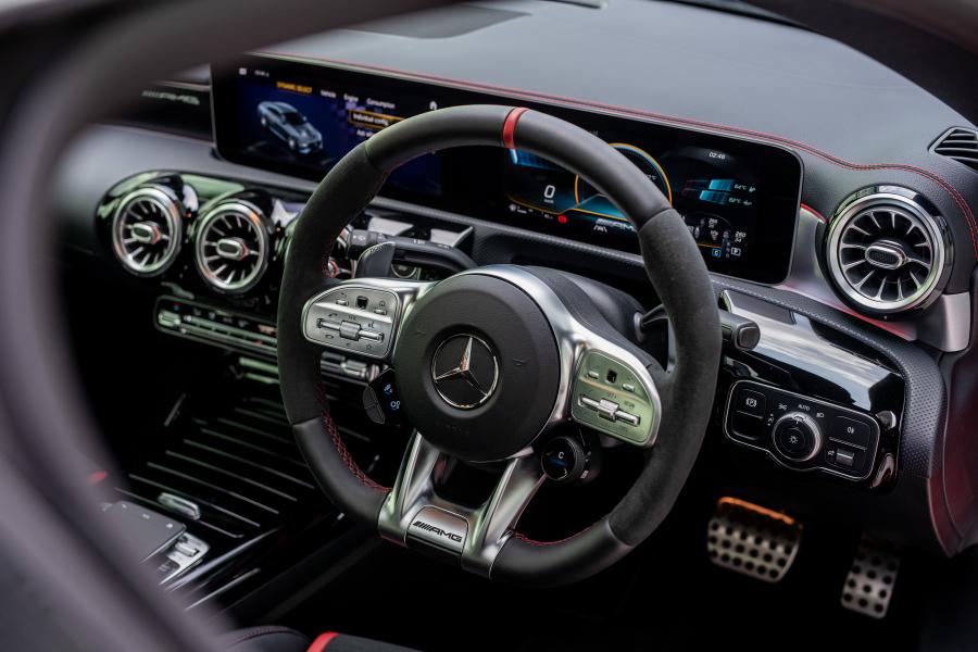 Торпедо Mercedes-AMG CLA45 S 4Matic+ (C118) 2019 года  (JP) (фото 16 из 41)